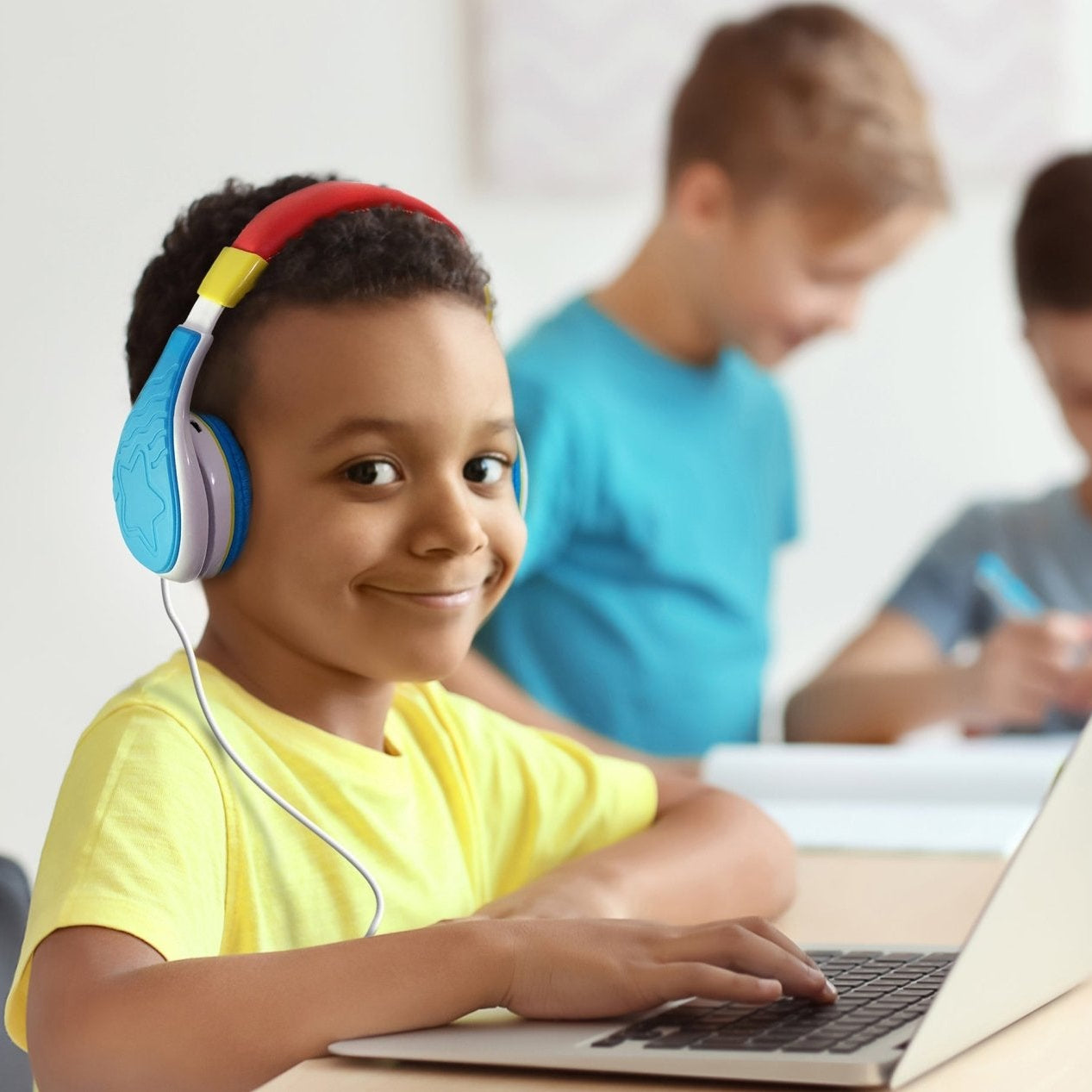 Wired Headphones for Kids - Multicolored - eKids